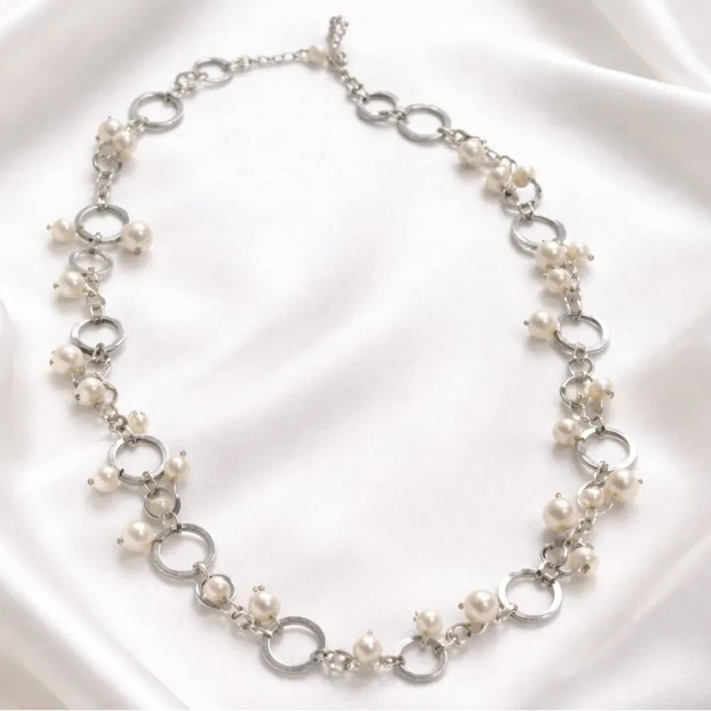 Silver tone and Faux pearl necklace EUC